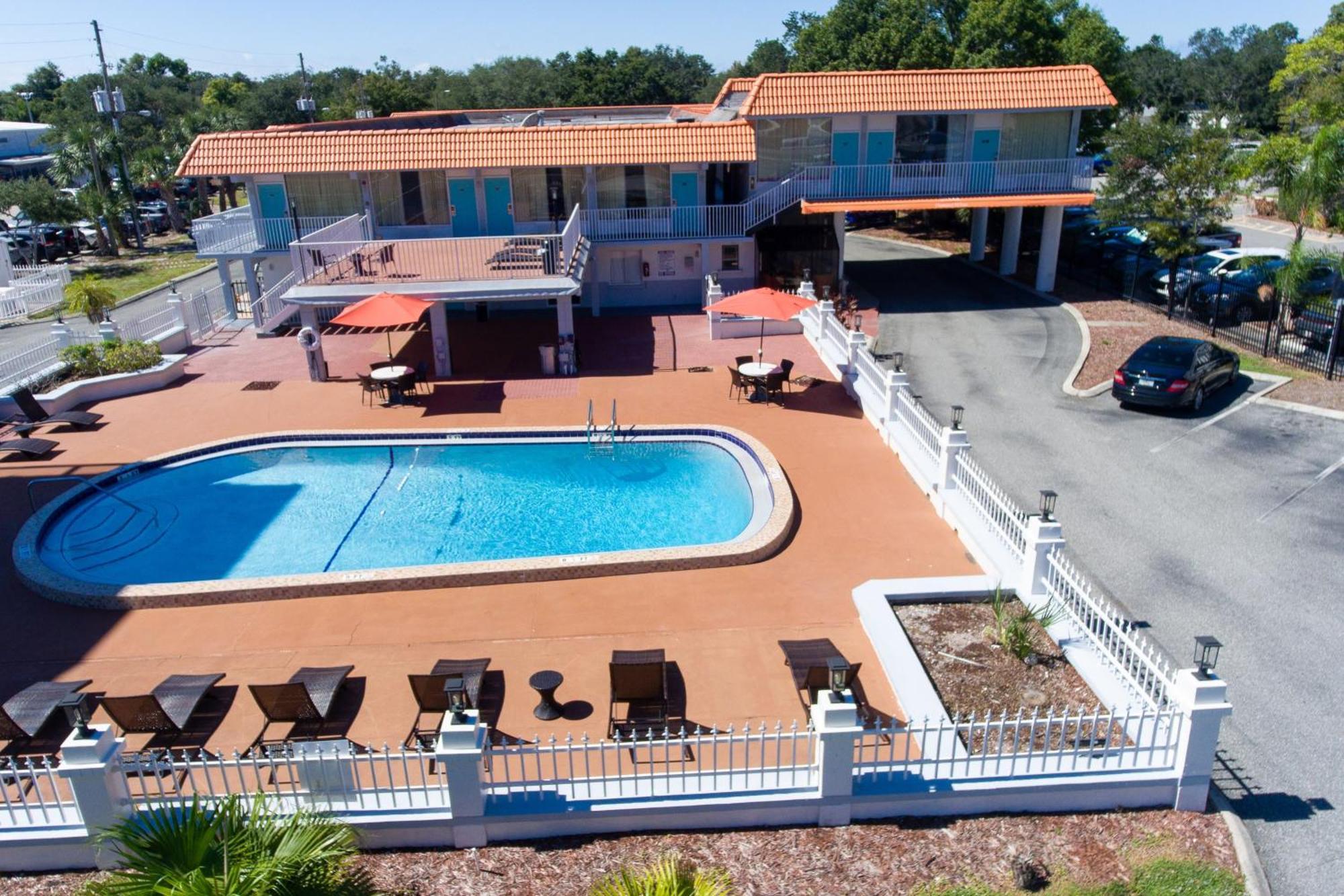 Howard Johnson By Wyndham Clearwater - Dunedin Exterior photo