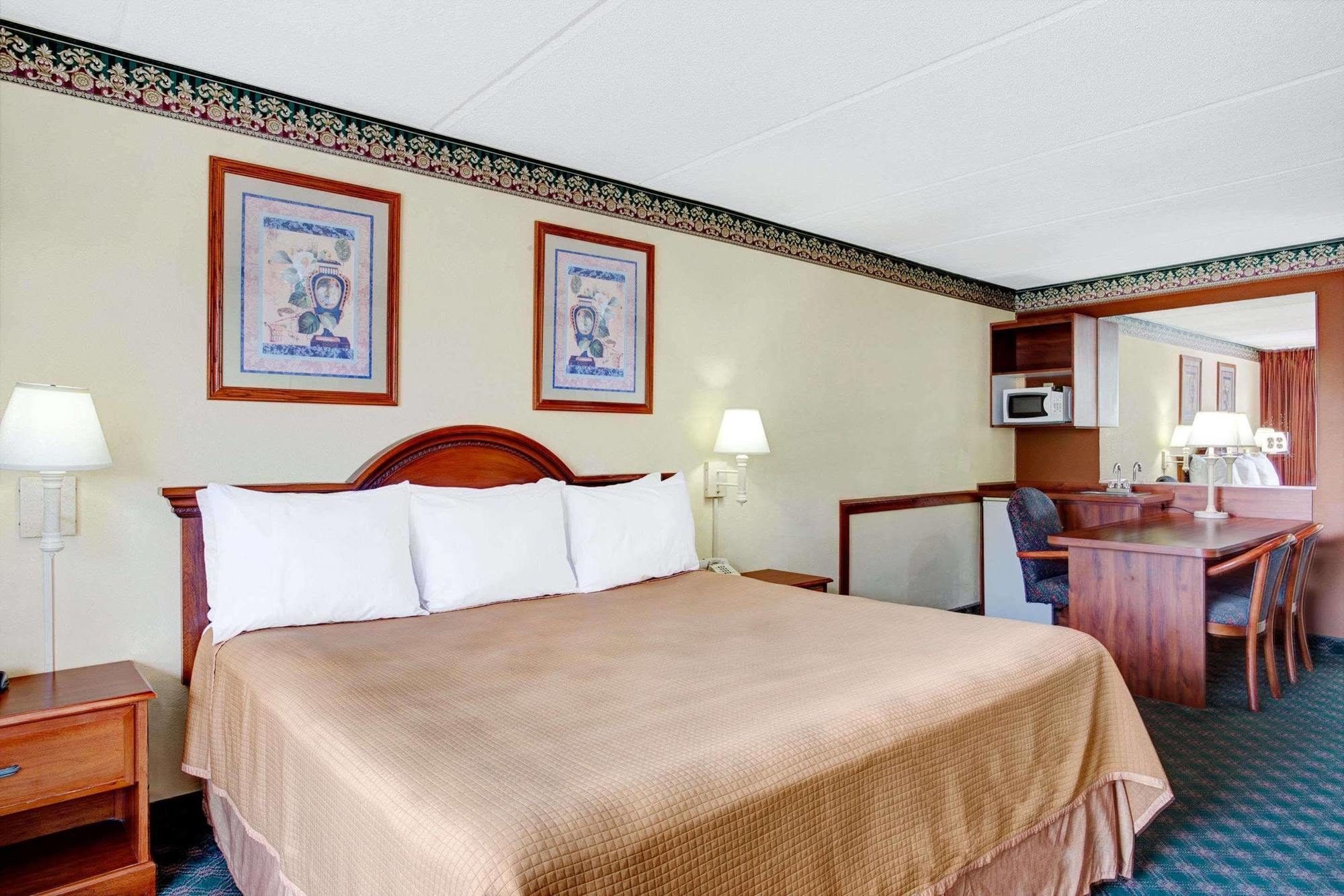 Howard Johnson By Wyndham Clearwater - Dunedin Exterior photo