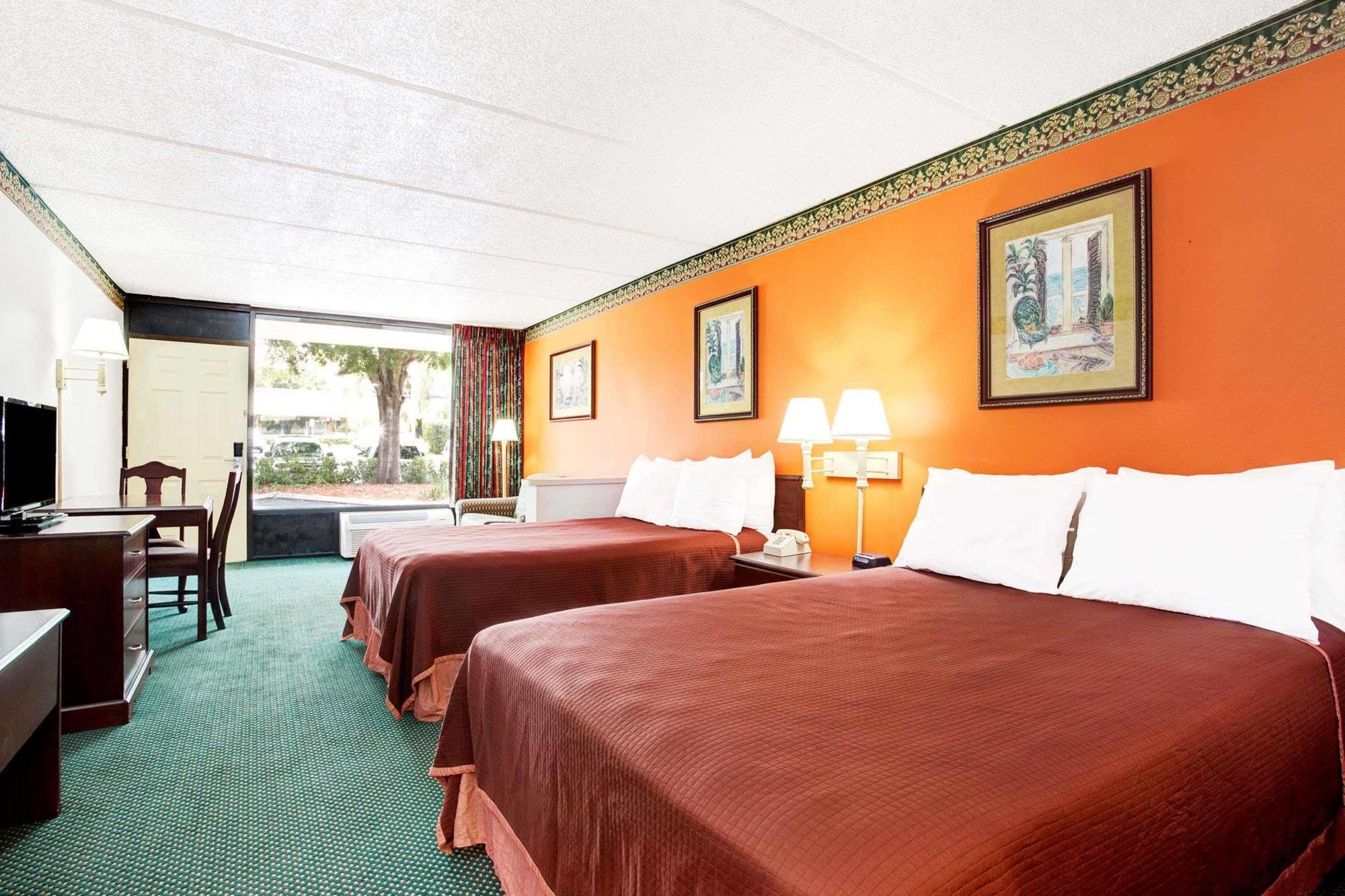 Howard Johnson By Wyndham Clearwater - Dunedin Exterior photo