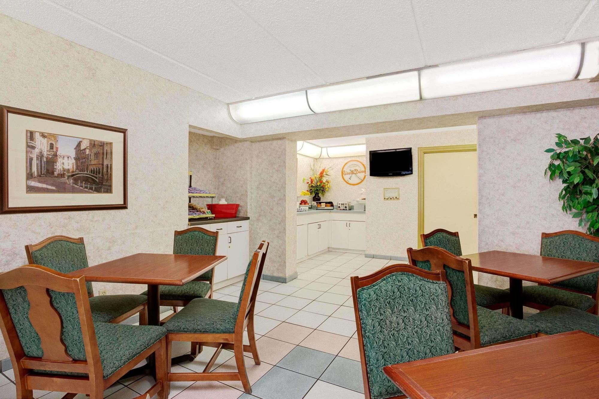 Howard Johnson By Wyndham Clearwater - Dunedin Exterior photo